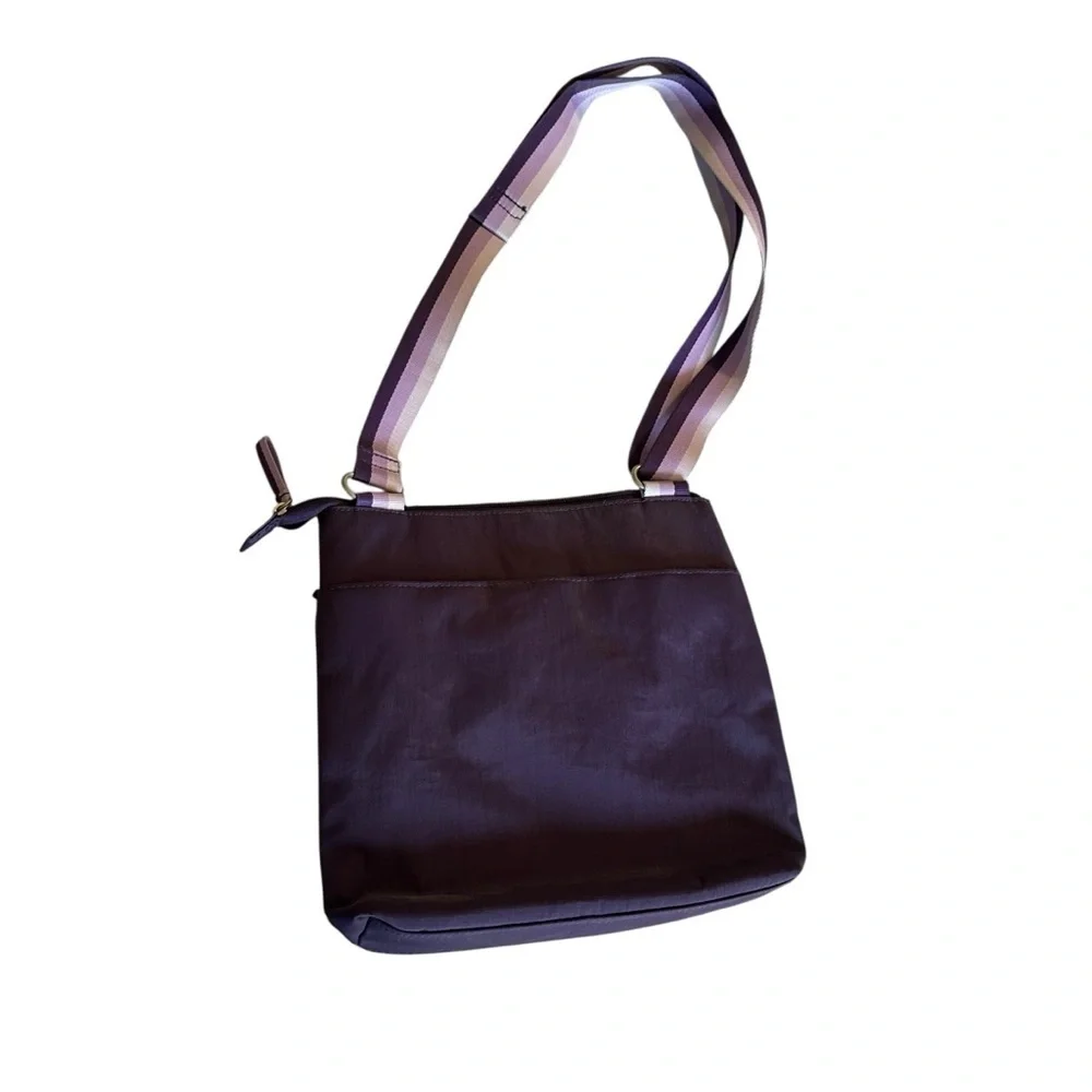 Baggallini sleek versatile